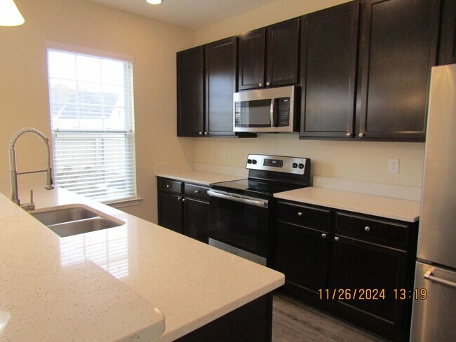 Building Photo - Hickory Manor