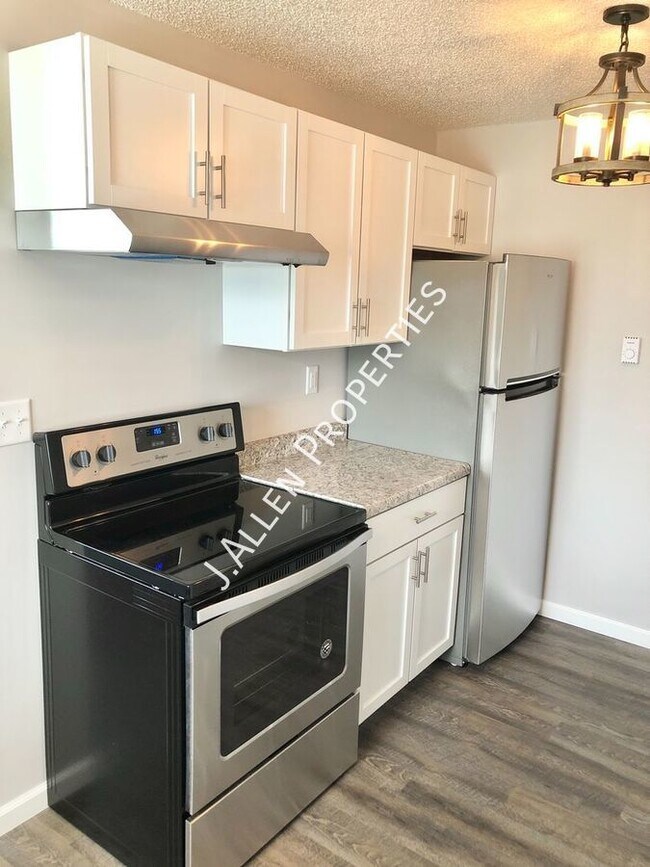 Building Photo - 1900 Parker Cir