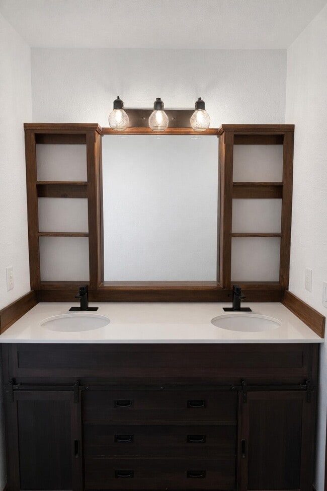 Building Photo - 1415 Holliday