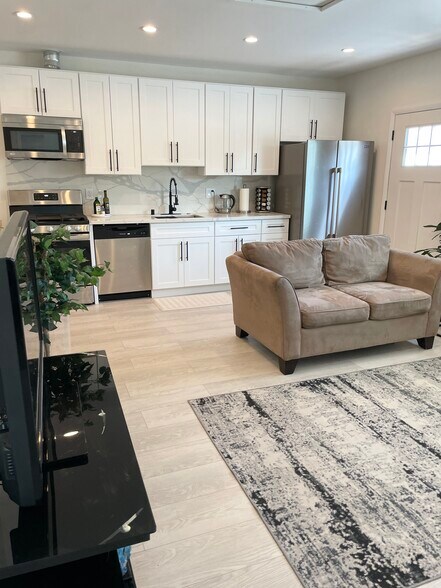 Building Photo - 19934 Saticoy St