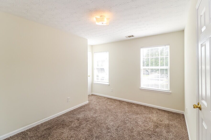 Building Photo - 260 Springbottom Ct SE