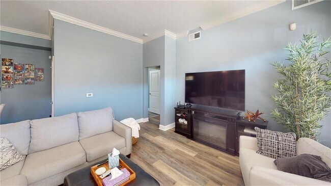 Building Photo - 1230 Wright Cir