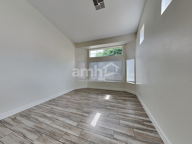 Building Photo - 7457 E Laguna Azul Ave