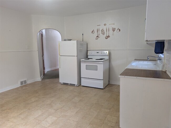 Building Photo - 327 Lower Stella Ireland Rd