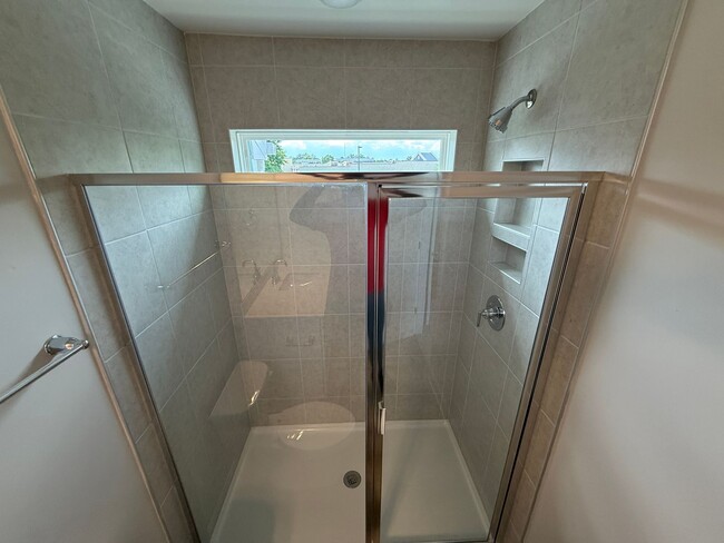 Building Photo - Brand New Townhome in Hickory Ridge School...
