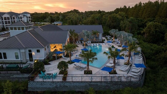 Building Photo - Windsor Clearwater