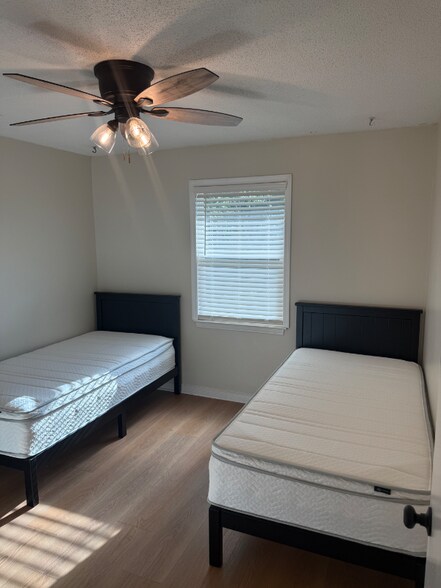 Building Photo - 3364 Green Briar Cir