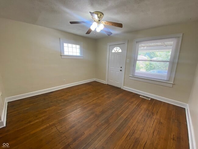 Building Photo - 621 Tecumseh St