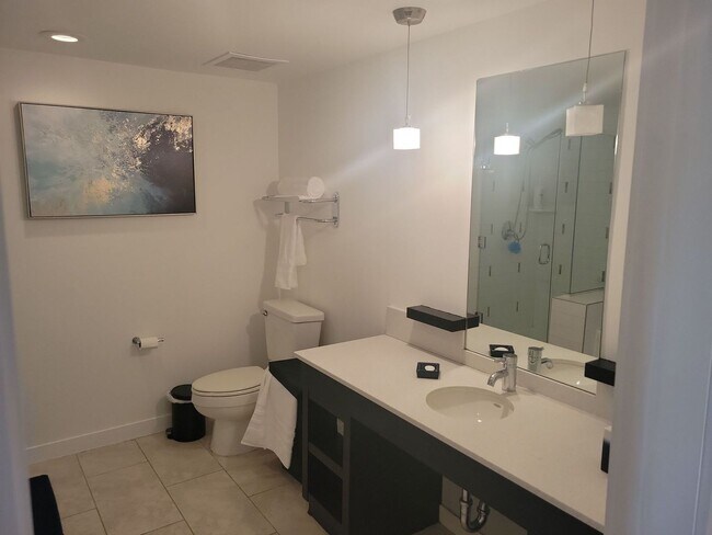 Building Photo - Stunning studio in Lake Las Vegas