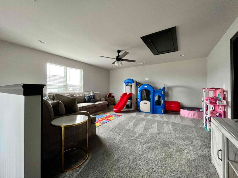 Building Photo - 7033 Balcolm Ct