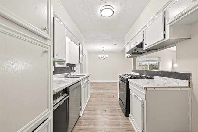 Building Photo - 4123 Cedar Gardens Dr