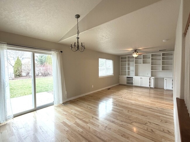 Building Photo - Perfect 4 bed 2.5 ba home in the desirable Sundance Subdiv. off McMillan & Meridian Rd.