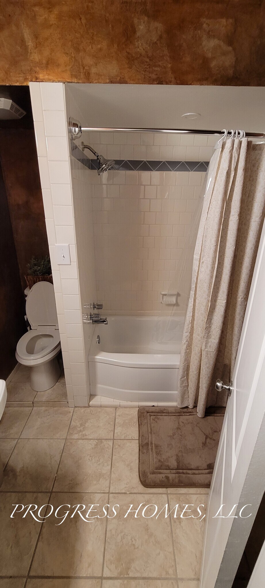 Building Photo - 402 Church St NE