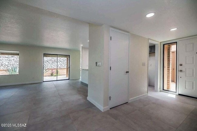 Building Photo - 4989 N Territory Ave