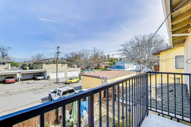 Building Photo - 5677 Hoffman Ct