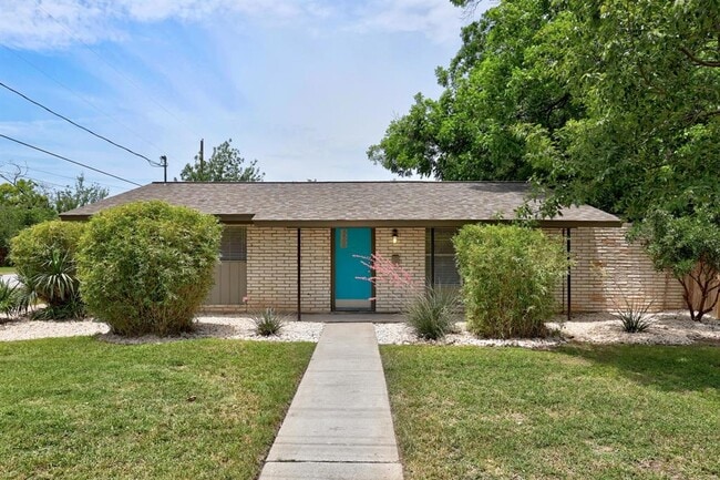 Building Photo - 8600 Hathaway Dr