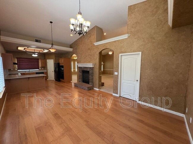 Building Photo - 6226 W Oak Ave