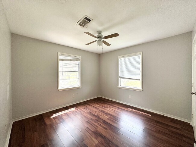 Building Photo - 11715 Almeda Genoa Rd