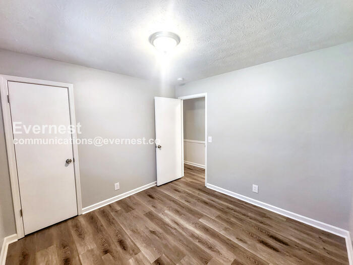 Building Photo - 807 Mountain Creek Church Rd NW