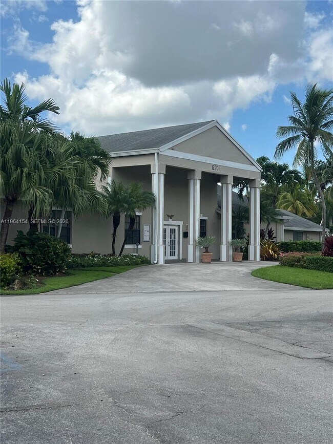 Building Photo - 805 N Franklin Ave