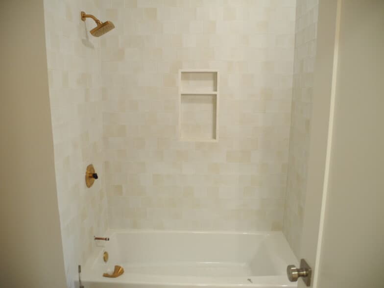 Newly tiled bathub/shower - 1934 Henderson Ave