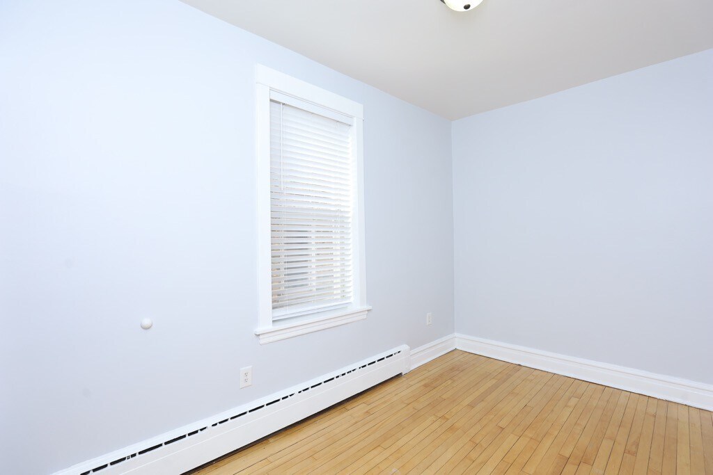 Building Photo - 5141 W Roscoe St