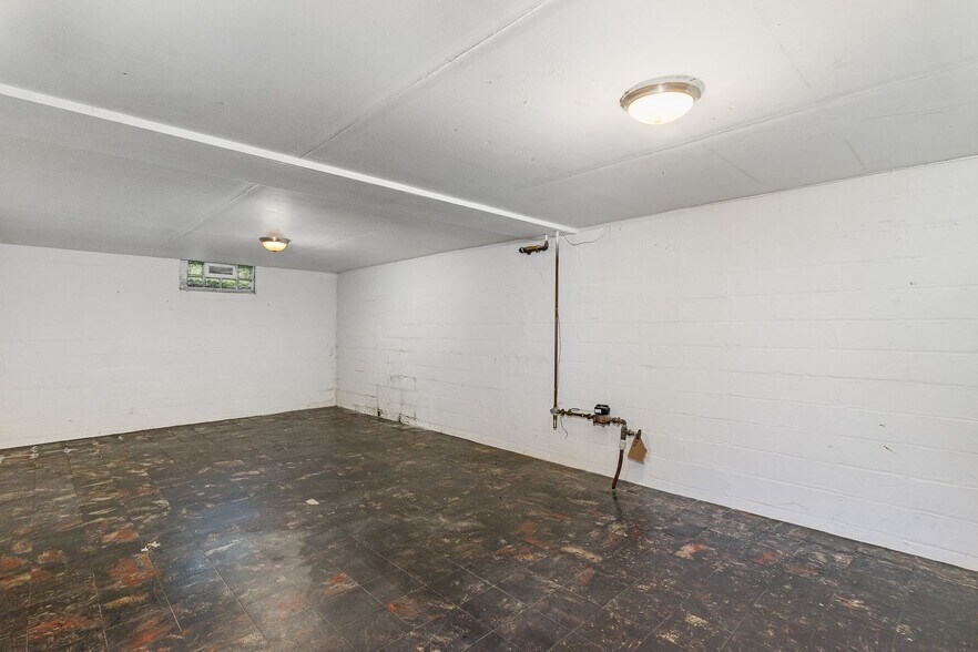 Building Photo - 1270 Hubbard Ave