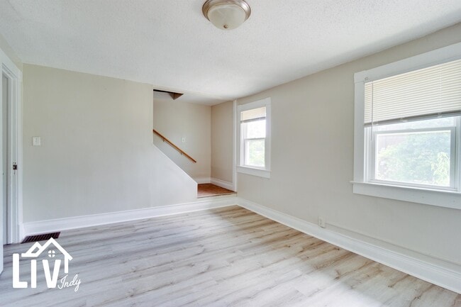 Building Photo - 1037 N Temple Ave