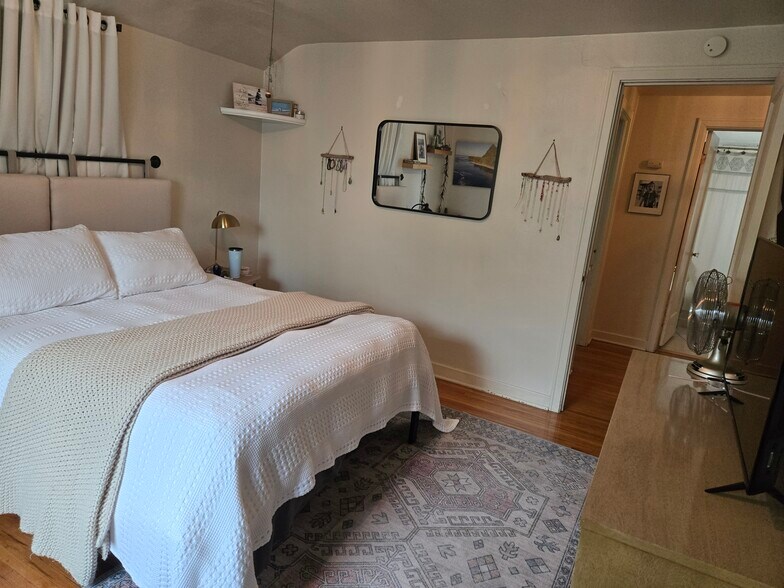 Building Photo - 615 Starin Ave