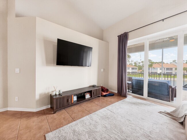 Building Photo - 2 Bed + Flex, 2 Bath Fully Furnished Annual Rental