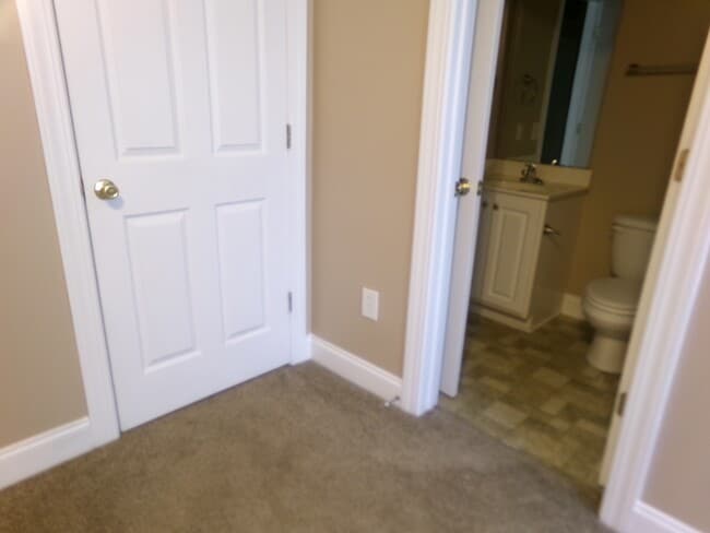 Building Photo - 2065 Silvercrest Dr