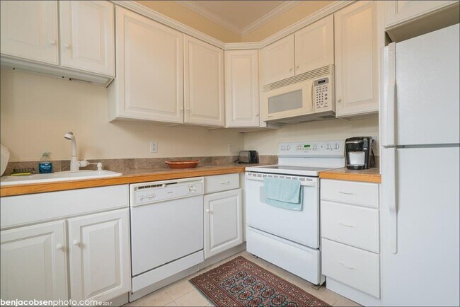 Building Photo - 6 Restmere Terrace