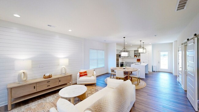 Building Photo - Gorgeous 4 Bedroom 3.5 Bathroom New Construction!!