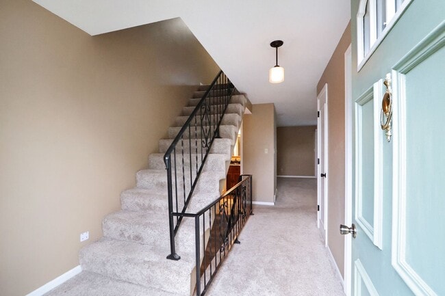 Building Photo - 340 Twykingham Pl