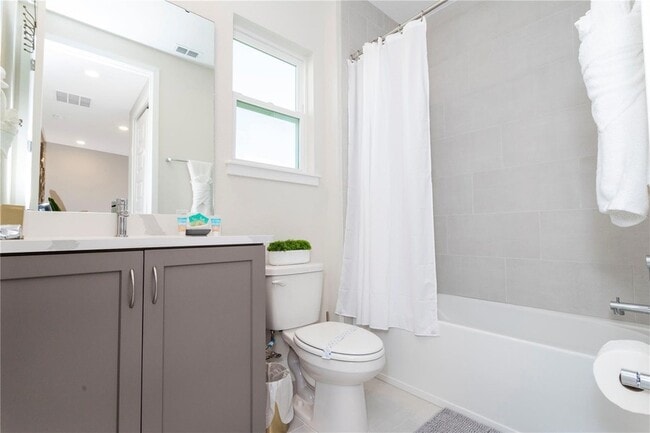 Building Photo - 772 Driving Range Ct