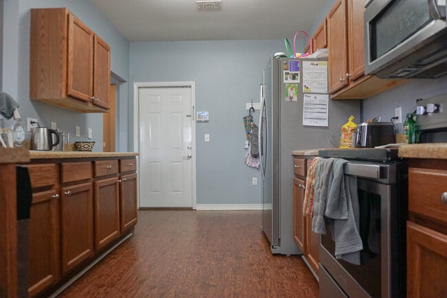 Building Photo - 212 Ladue Ave