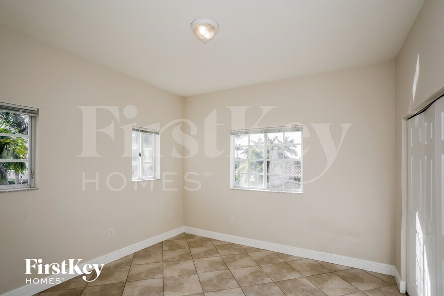 Building Photo - 32152 SW 204th Ct