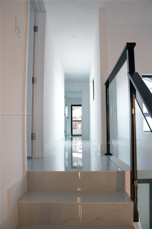 Building Photo - 10433 SW 118th Ct