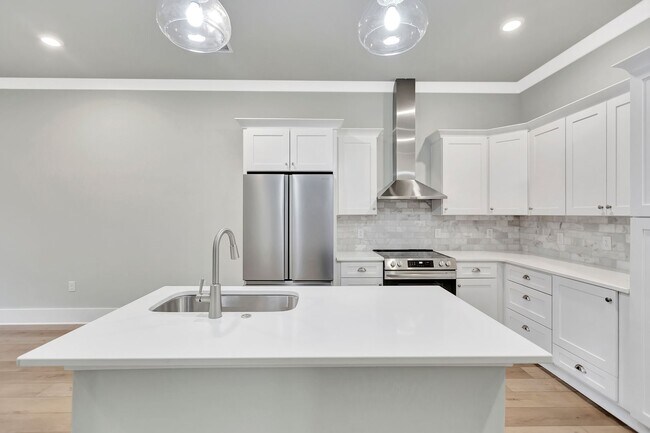 Building Photo - Updated 2-Bedroom Home in Indigo Hall at H...