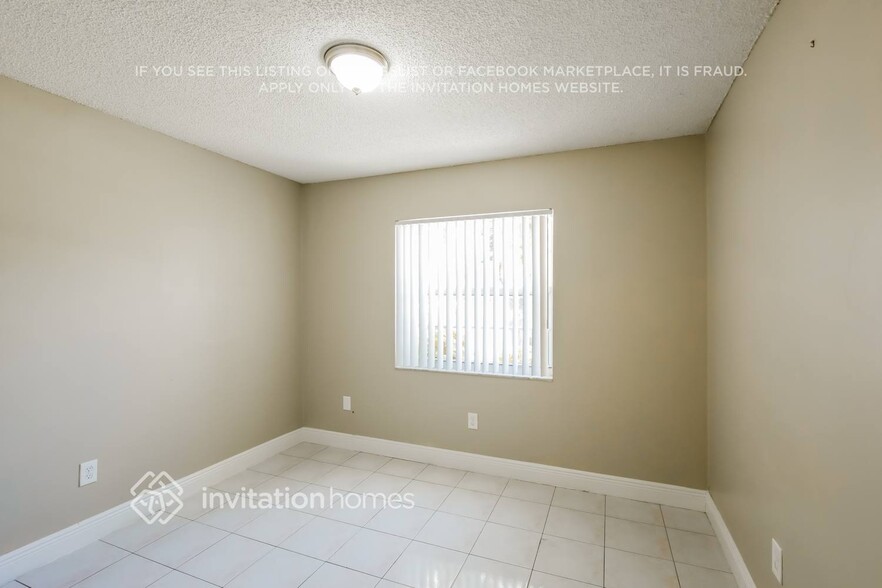 Building Photo - 1435 SW 137th Pl
