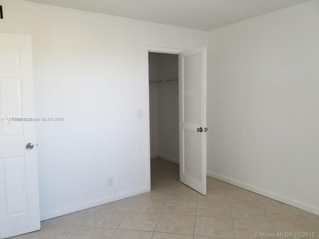 Building Photo - 560 SE 2nd Ave