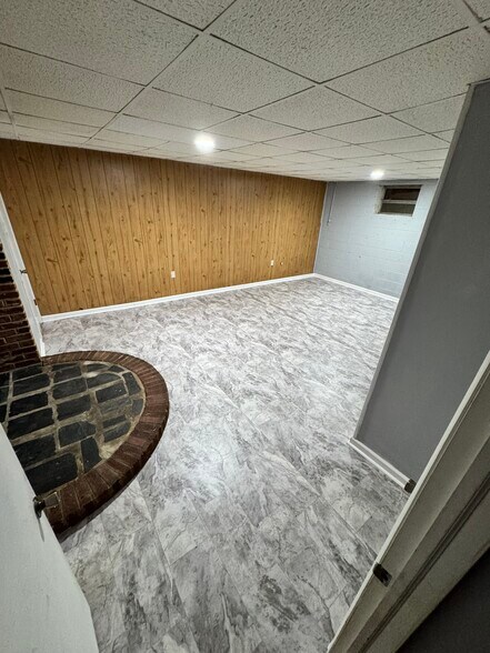 Building Photo - 101 Laurel Ct