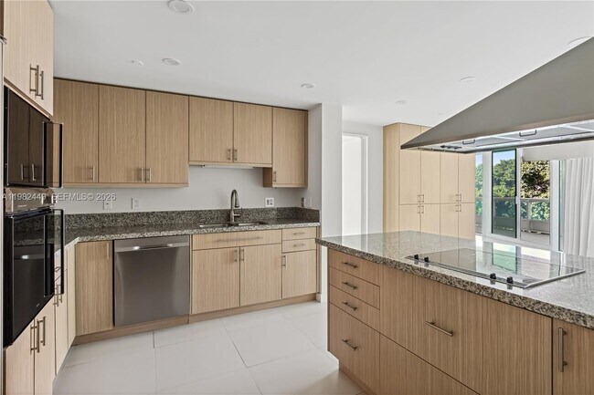 Building Photo - 1643 Brickell Ave