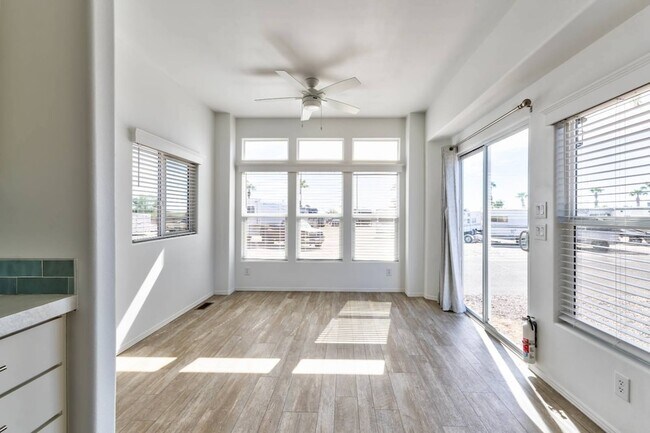 Building Photo - 9985 N Pinal Ave