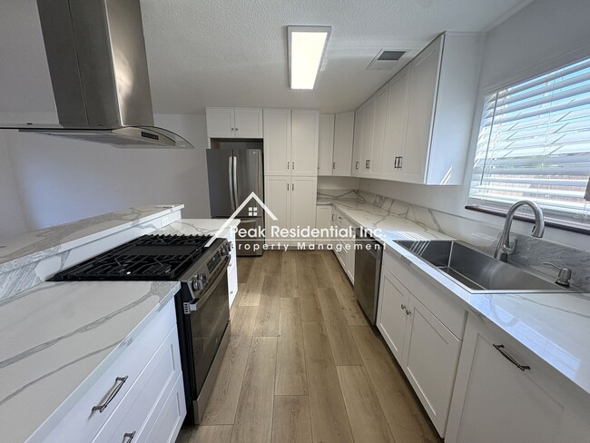 Building Photo - Great 4 Bd/2.5Ba Duplex with 1 Car Garage!