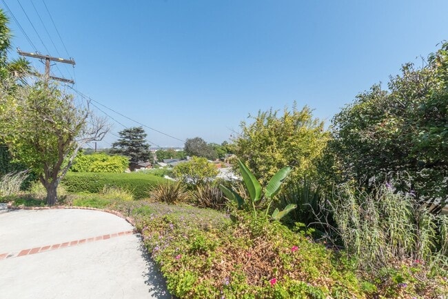 Building Photo - Beautiful 3 bed 1 bath house
