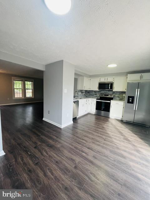 Building Photo - 11 Cavan Green