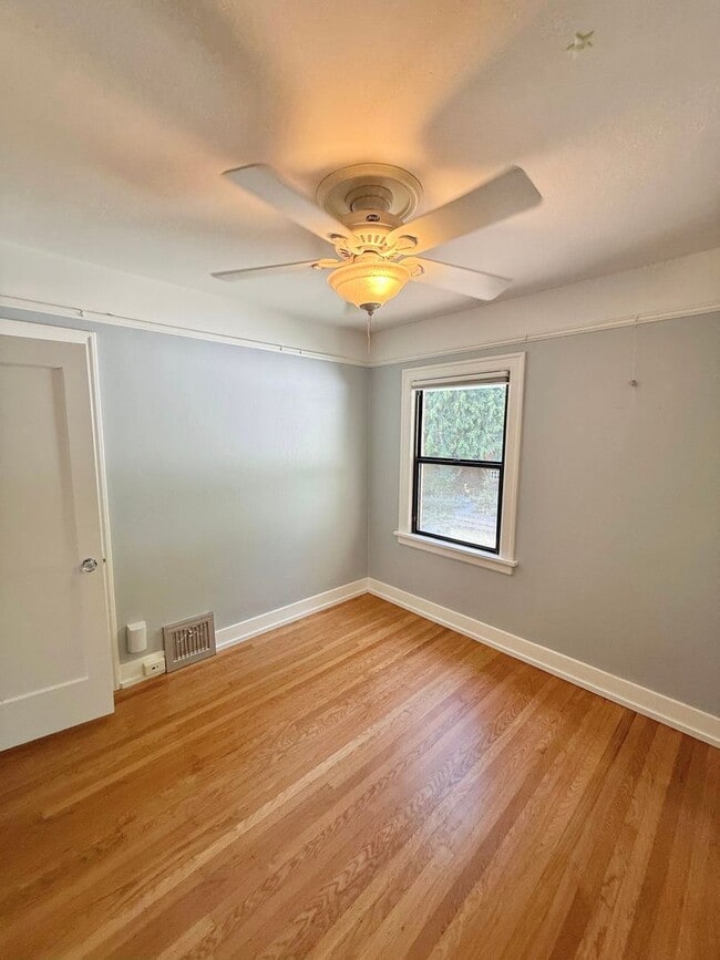 Building Photo - Stylish 3-Bed, 2-Bath Home in the Heart of...