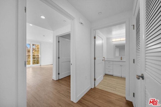 Building Photo - 4114 Vantage Ave