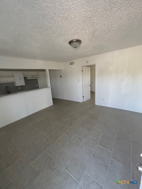 Building Photo - 304 E Dunn Ave